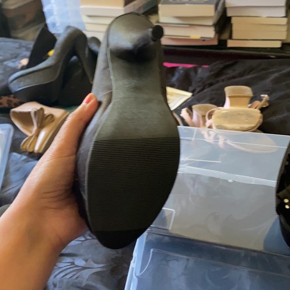 NEW Black heels - Picture 3 of 4